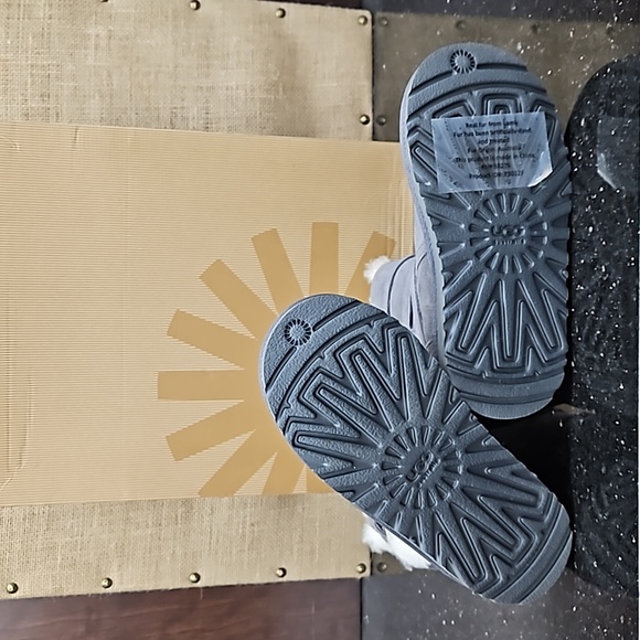 NEW UGG KIDS MADDI CHARCOAL